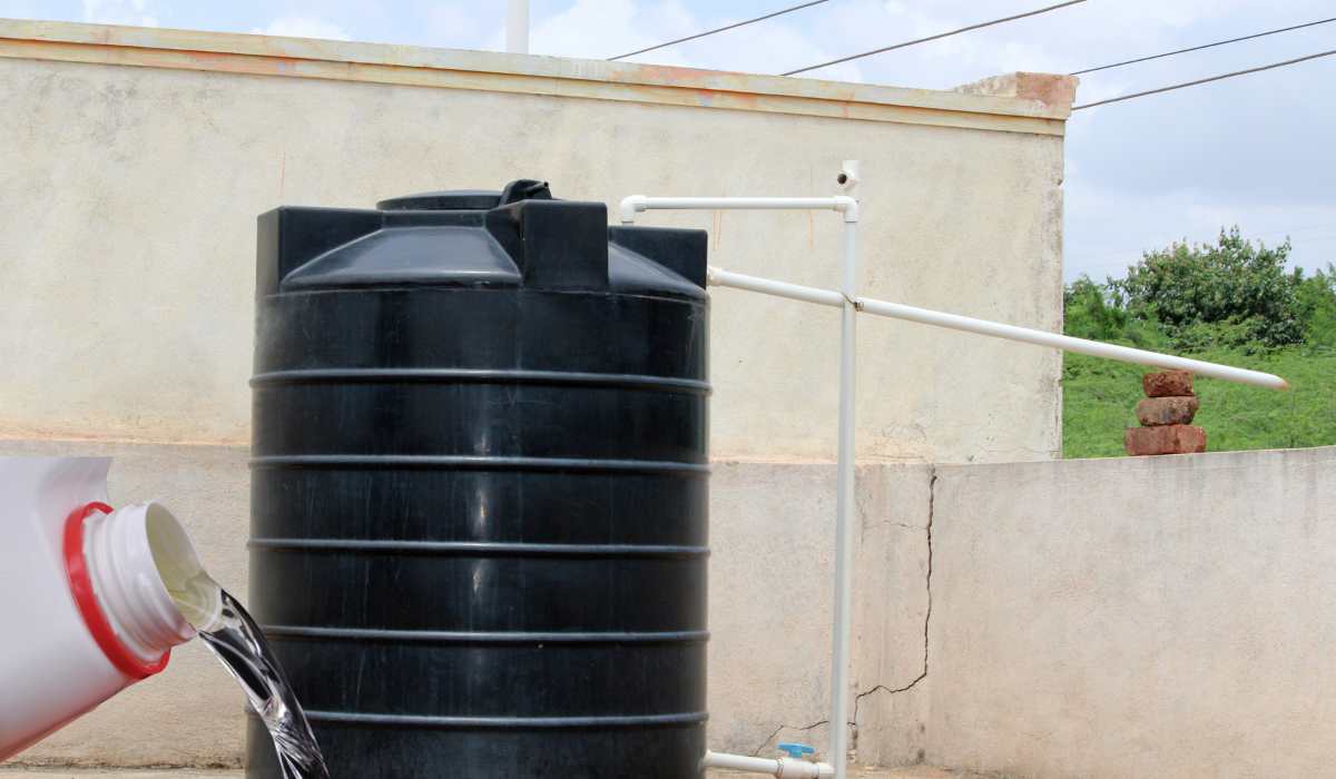 Limpeza de caixa d'água com água sanitária - Socorra-me Maridos de Aluguel