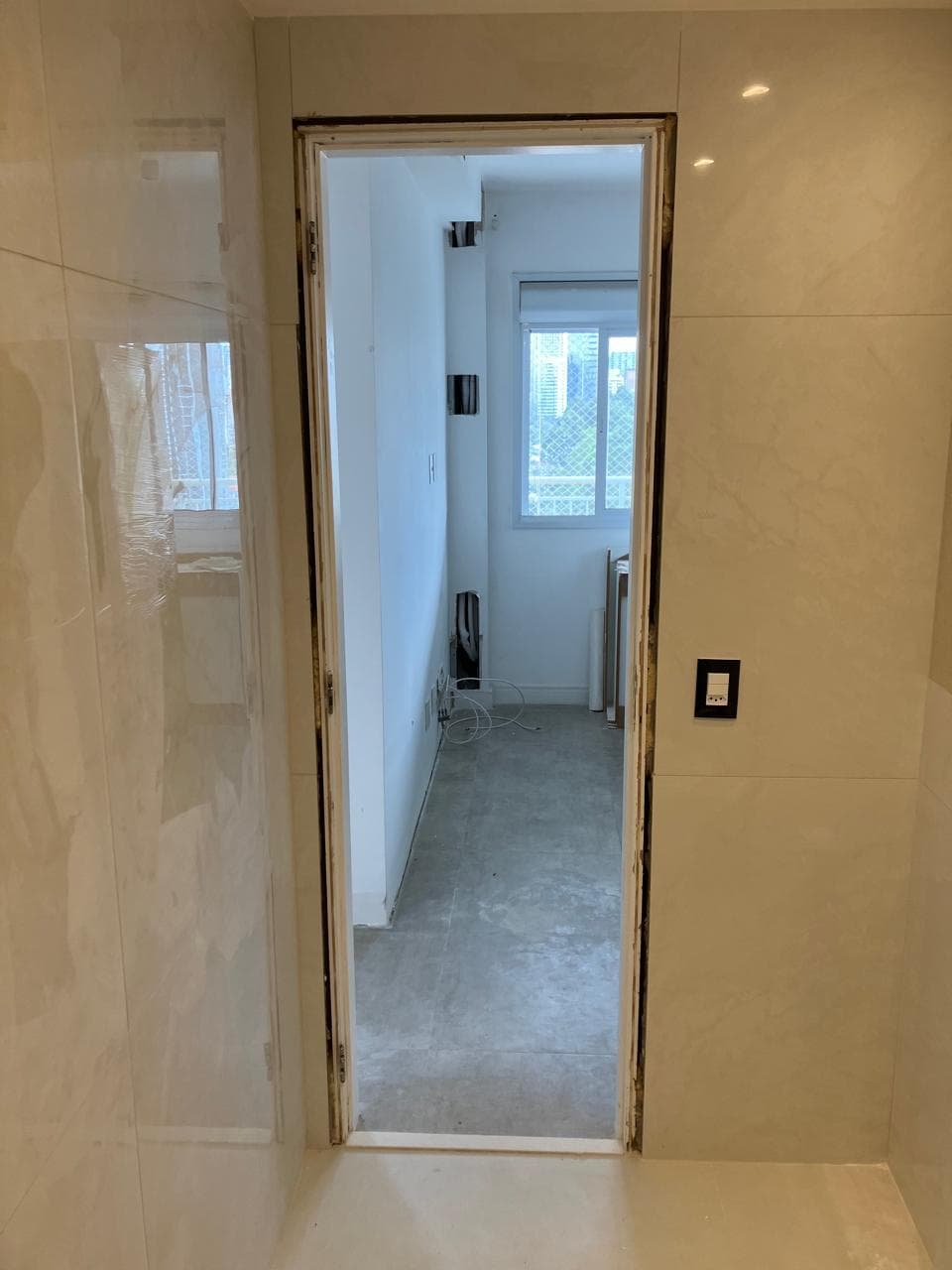 Por que o preço de instalação de porta varia tanto