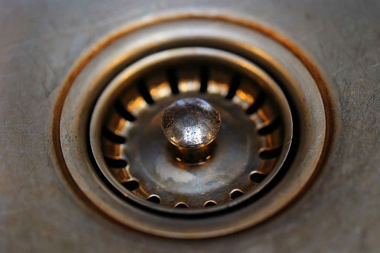 Detalhe de um ralo de banheiro