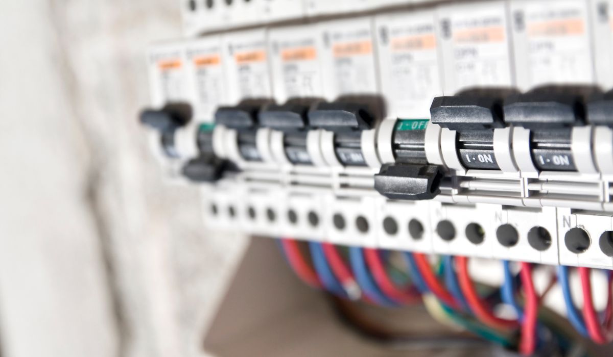 Quadro elétrico montado - Socorra-me Maridos de Aluguel Unihands