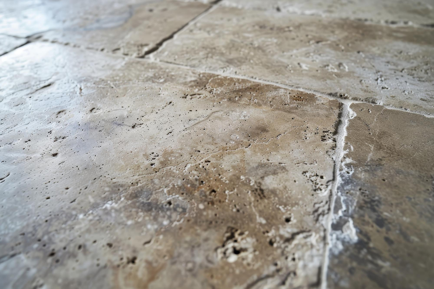 Detalhe de infiltração na laje com piso