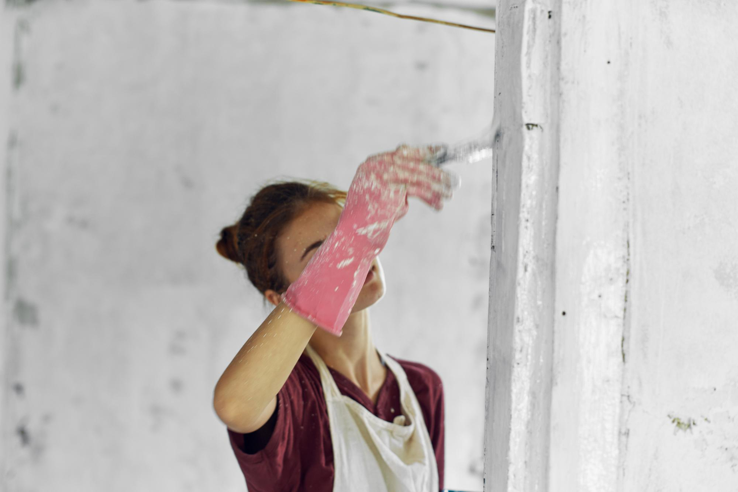 Parede com infiltração: como pintar e resolver o problema