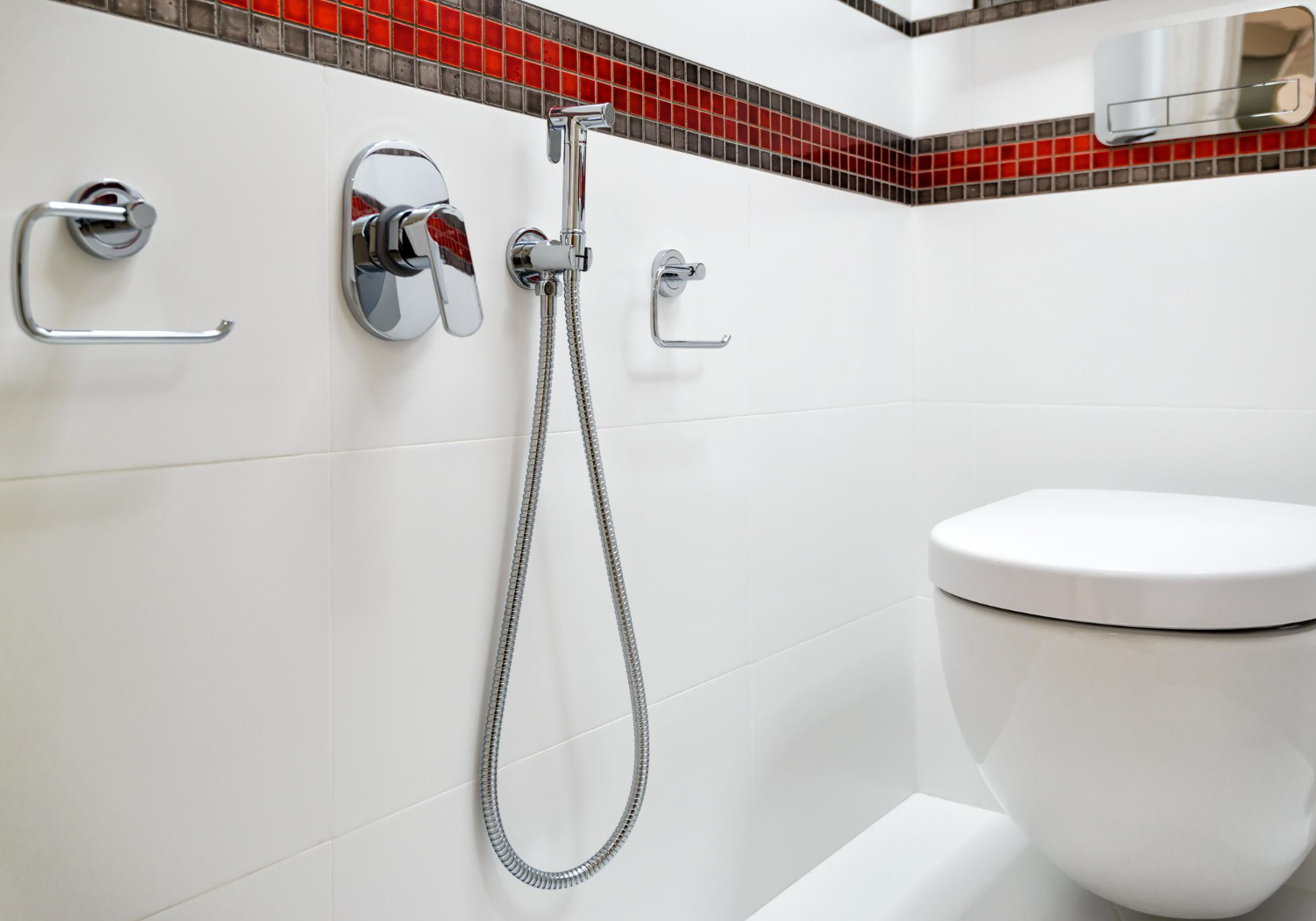 detalhe de uma ducha de vaso sanitário detalhe de uma ducha de vaso sanitário