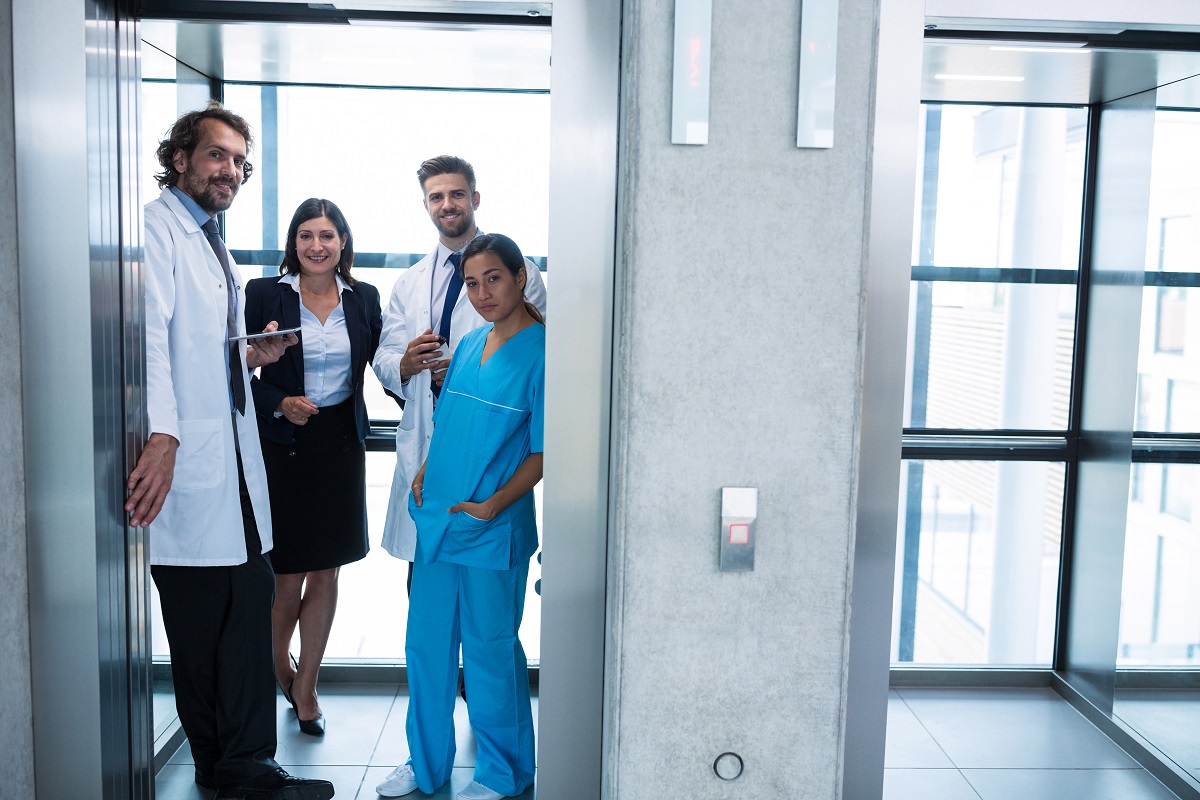Ascensorista de elevador: funções, responsabilidades e formação necessária