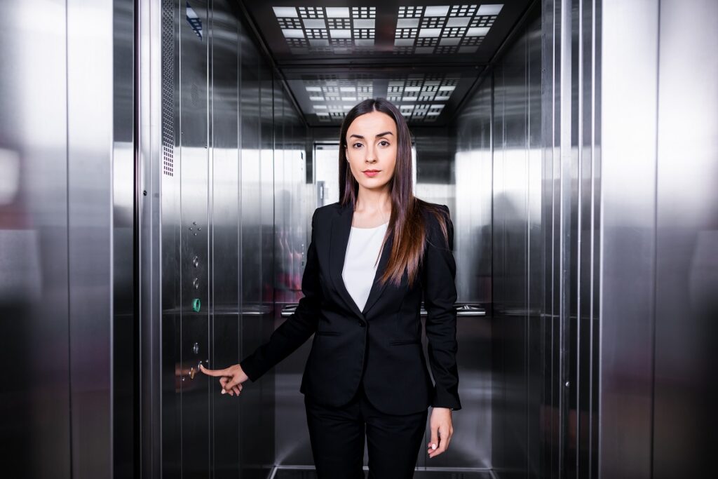 Ascensorista de elevador: funções, responsabilidades e formação necessária