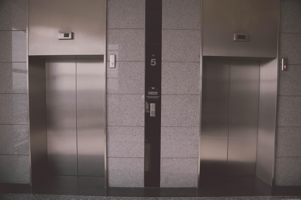 https://unihands.com.br/wp-content/uploads/2025/03/elevador-residencial-2.jpg